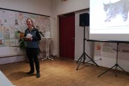 Lydia Grimm von der Regierung von Oberfranken beim Vortrag über die Biologie des Luchses