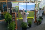 Stand der Bayerischen Forstverwaltung mit verschiedenen Infomaterialien