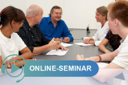 Mehrere Personen sitzen an einem Tisch, Schriftzug Online-Seminar